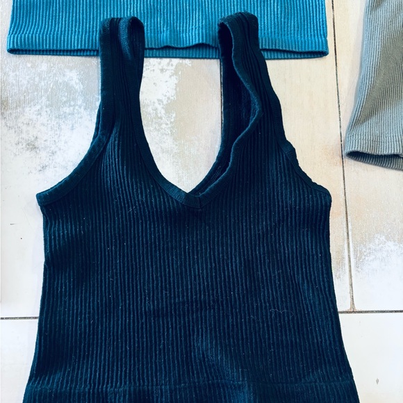 Bundle of women’s size XS/S tanks-7 total - Picture 6 of 16